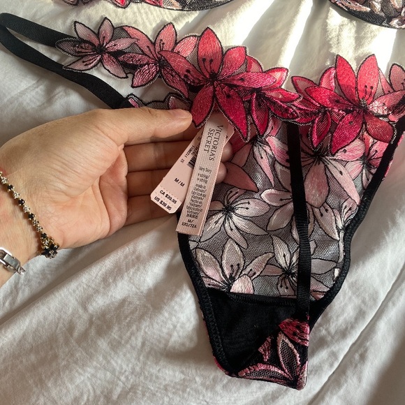 Victoria Secret Set!🌸 All Brand NEW never worn - Picture 2 of 2